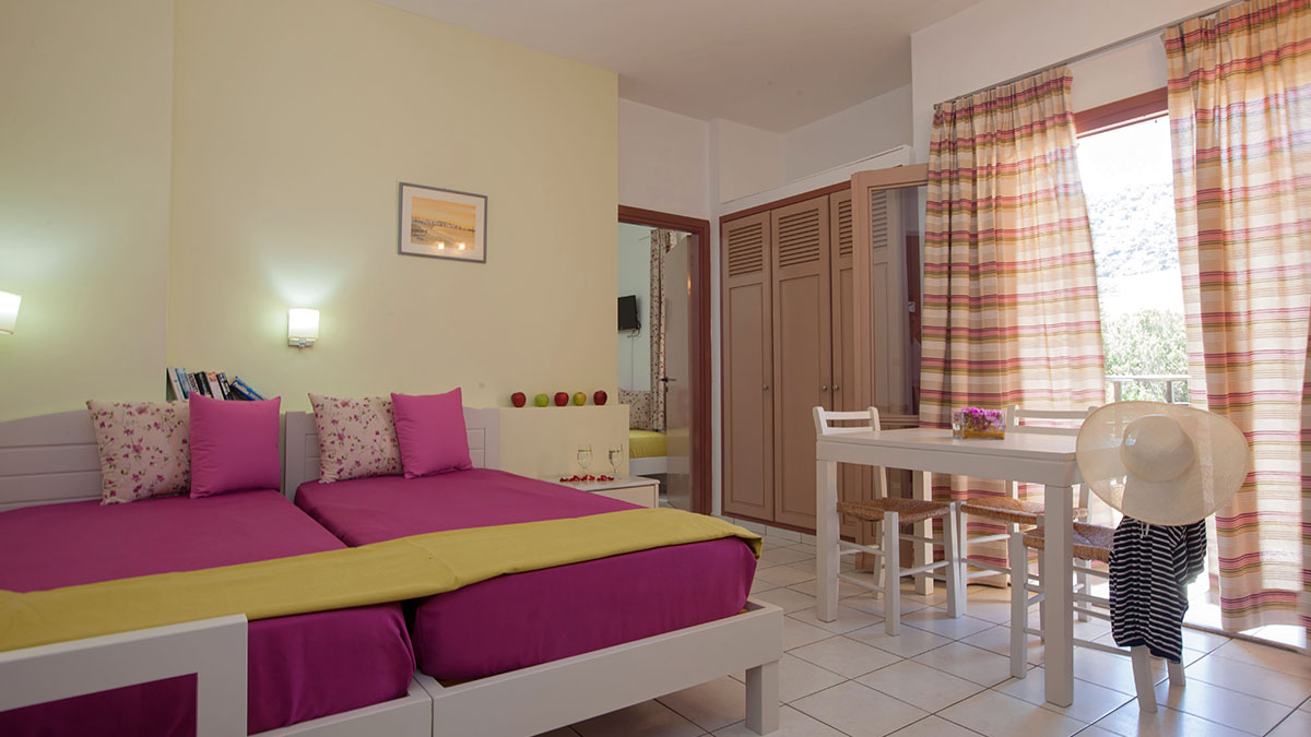 Latania Studios & Apartments